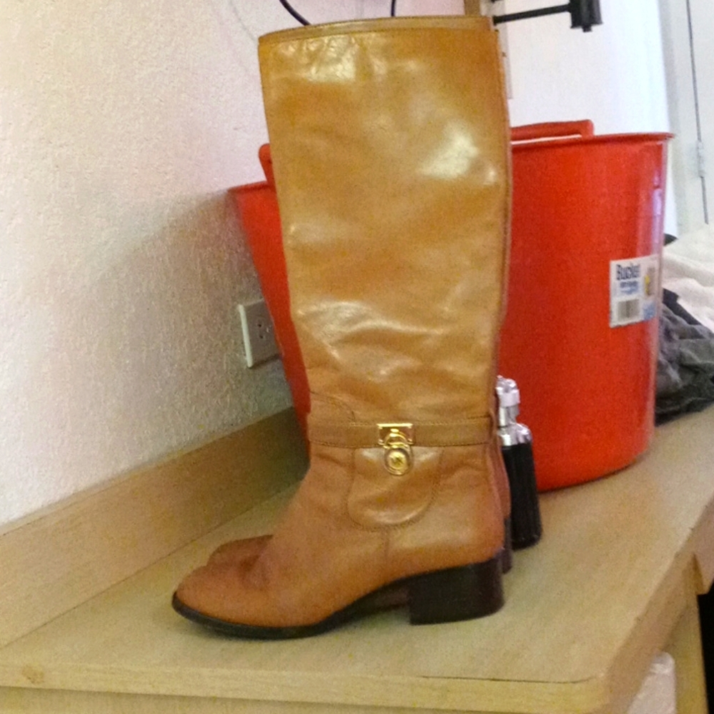 Michael kors boots size 7 w